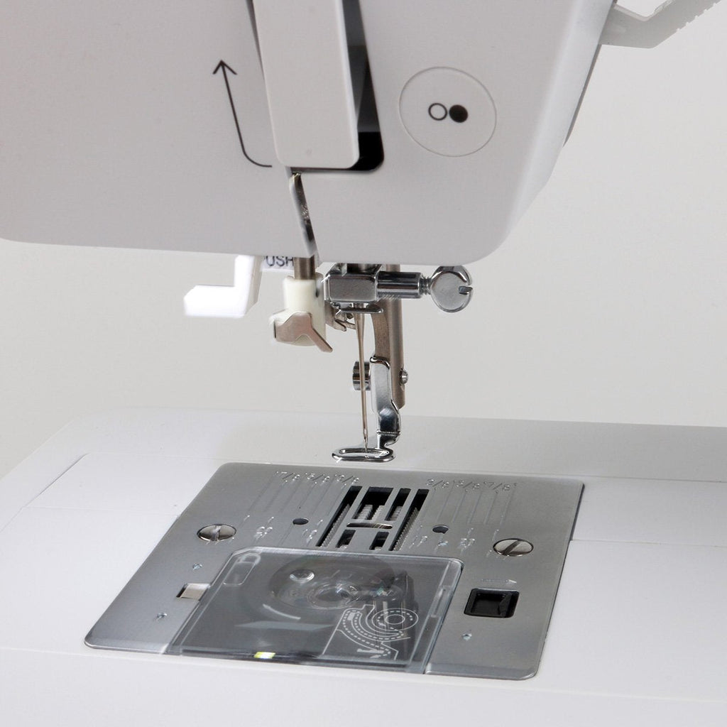 Bernina 4260366210536 Bernette Chicago 7 Machine à coudre et à broder, Blanc