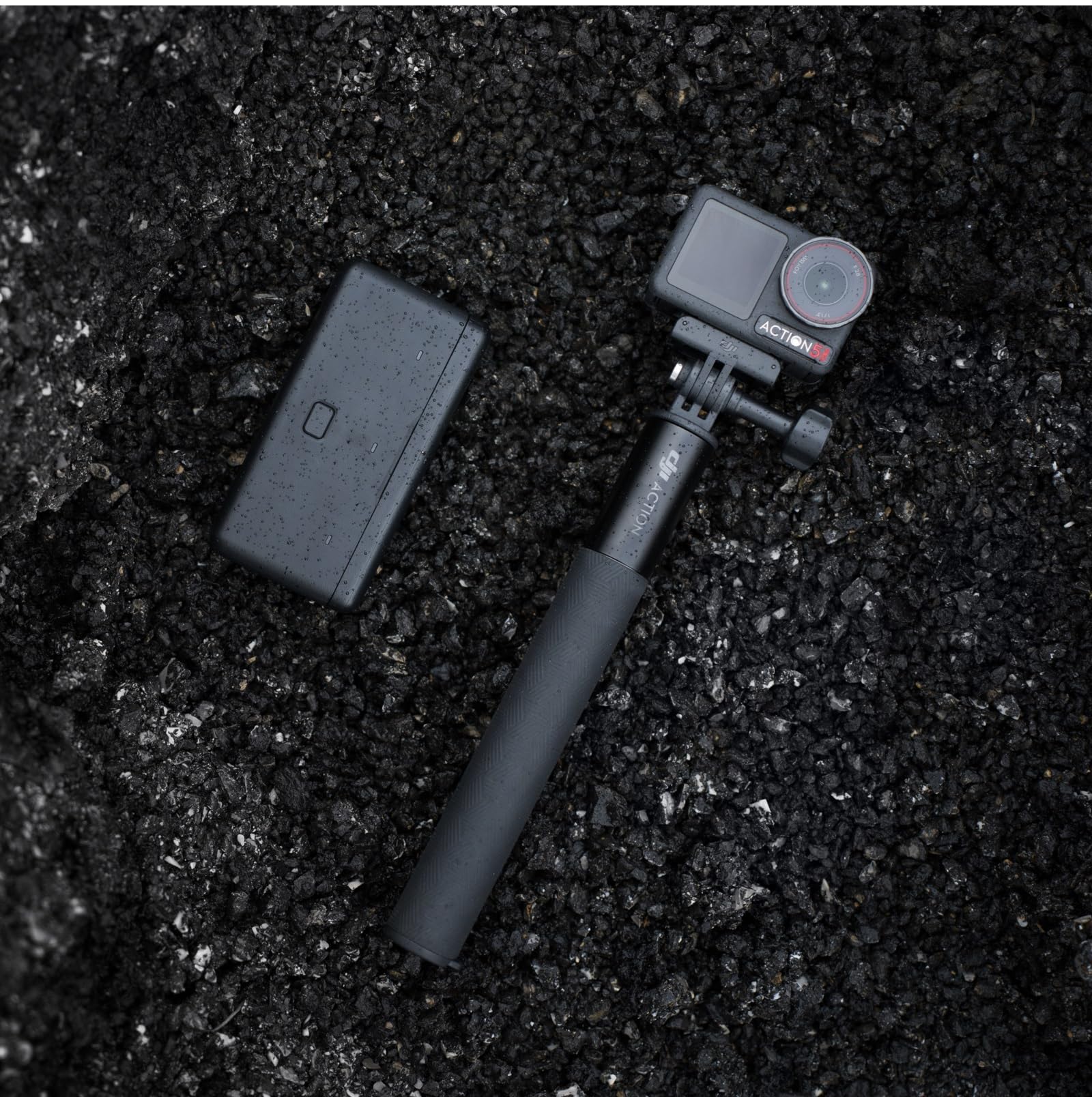 DJI Bundle Aventure Osmo Action 5 Pro, Caméra d’Action 4K avec Capteur 1/1,3", 12 h d’Autonomie Étendue avec 3 Batt., Stabilisation, Double Écran Tactile OLED, Mini Caméra d’Action pour Voyage, Vlog