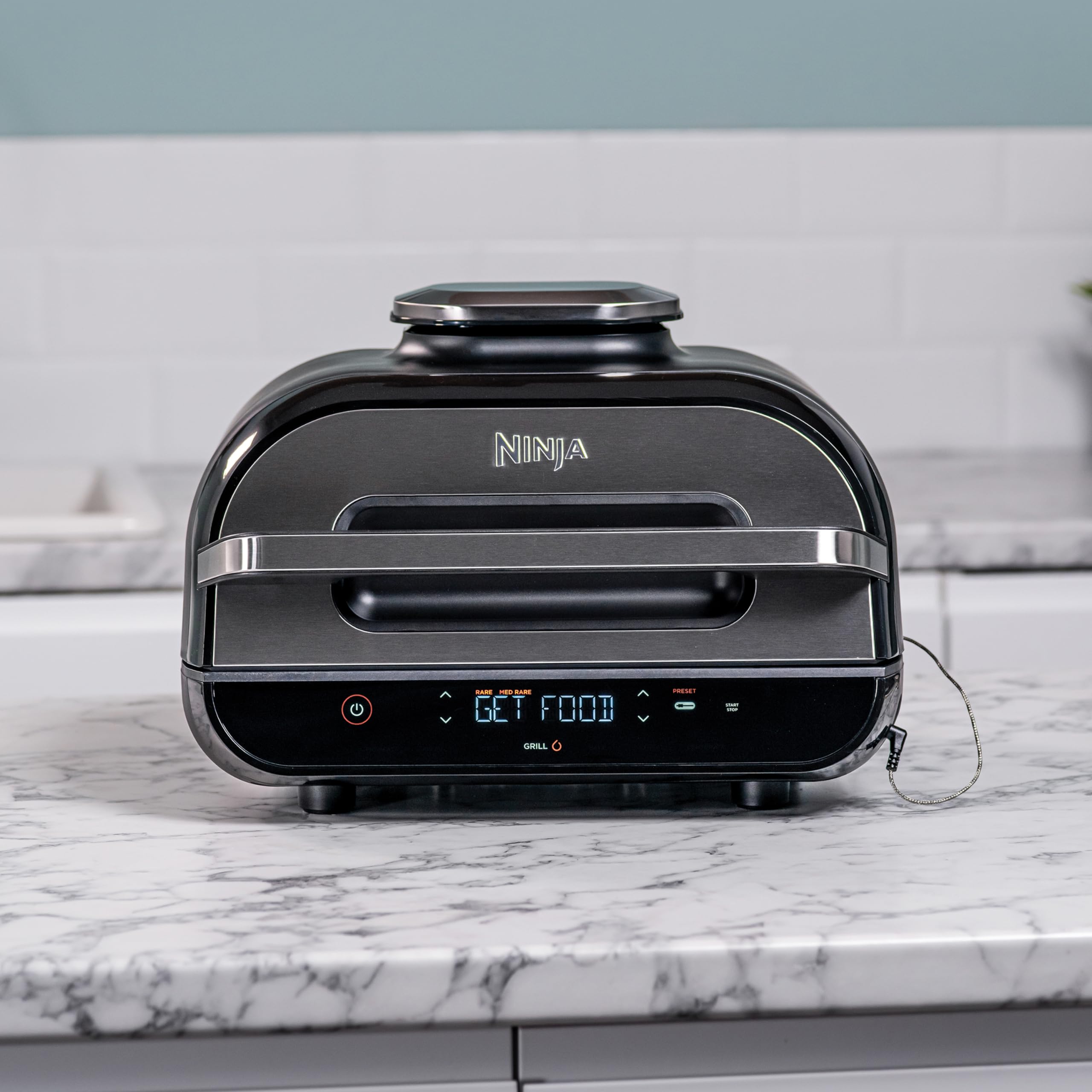 Ninja Foodi MAX Grill & Air Fryer avec Sonde de Cuisson Numérique, 5,7L, 6 Fonctions de Cuisson, Air Fry, Grille, Cuit, Rotis et bien plus, Pièces Lavables au Lave-vaisselle 2460W, Gris/Argent AG551EU